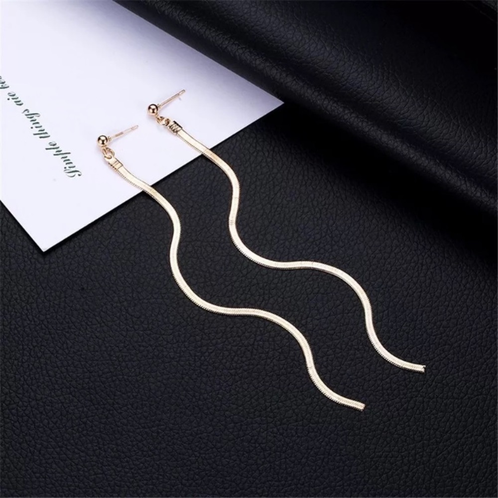 ⚜️[𝟯/$𝟭𝟴]⚜️Long Gold Thin Dainty Earrings NEW - Picture 3 of 9